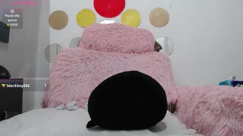 EVA  online show from February 4, 5:05 pm