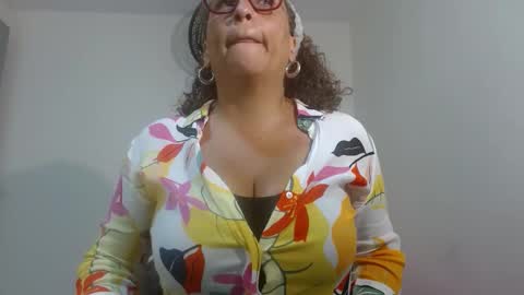 Eva Mills online show from January 10, 9:30 pm