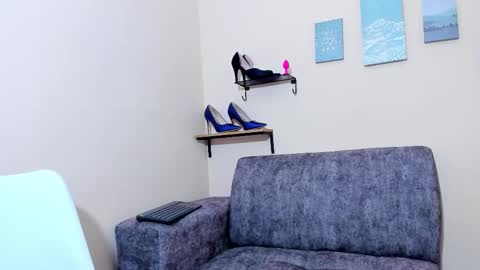 evapalmer_1 online show from November 13, 12:15 pm