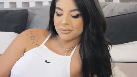 evareyss online show from December 3, 4:06 pm