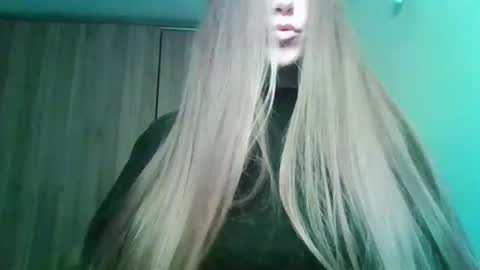 evasapples2026 online show from March 1, 10:42 pm