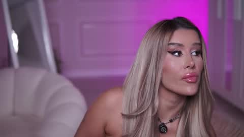 Eva online show from November 18, 8:43 pm