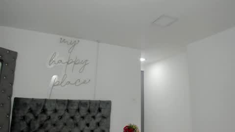 evelin__thompsson online show from April 23, 4:09 am