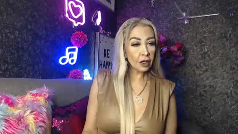 EvelynaGrey online show from January 25, 4:23 am