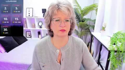 Evelyn online show from November 24, 5:09 am