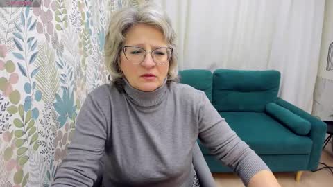 Evelyn online show from February 12, 5:09 am