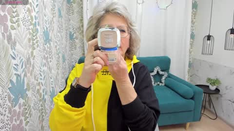 Evelyn online show from December 26, 5:04 am