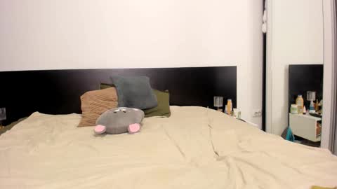 Evelyne online show from March 6, 10:49 pm