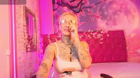 everlyn_sexx online show from February 26, 9:36 pm