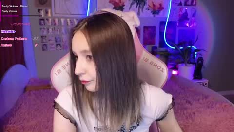 Evie online show from May 11, 3:07 pm