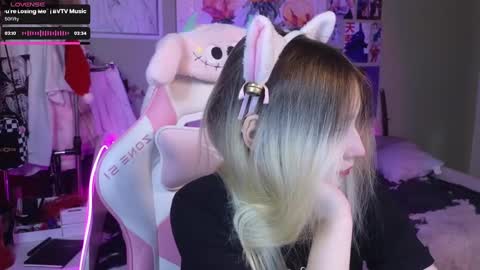 Evie online show from January 6, 8:39 pm