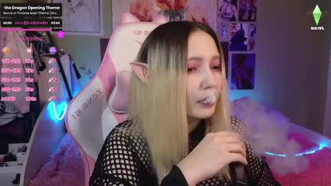 Evie online show from December 19, 8:02 pm