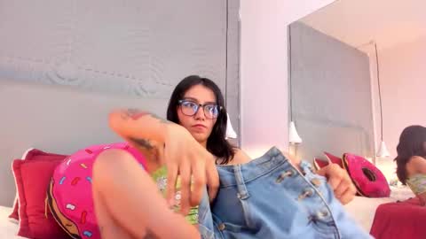 eviegothel_ online show from November 25, 8:20 pm