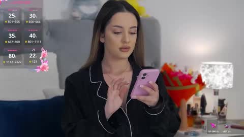 Evie online show from March 9, 10:30 pm