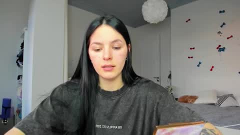 ewelynscott online show from February 5, 2:42 pm