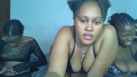 exotic_cutiee online show from May 4, 2:04 am