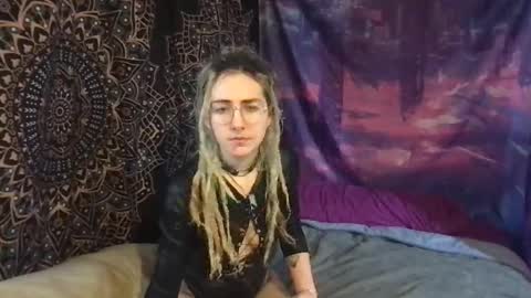 Fae online show from December 19, 6:01 am