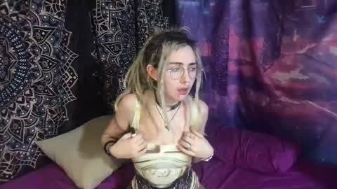 Fae online show from December 18, 8:20 am