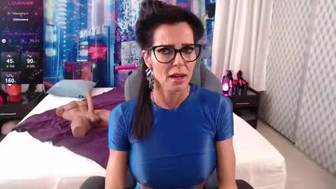 Felicia Hardon online show from February 10, 10:40 pm