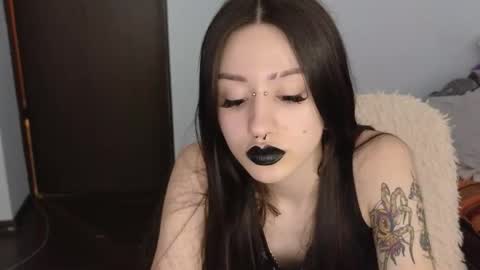 Fenilea online show from January 9, 9:52 pm