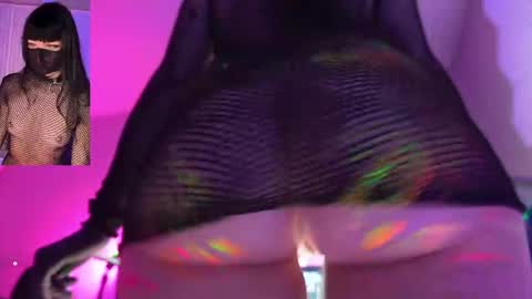 finleyfae online show from April 17, 4:42 pm