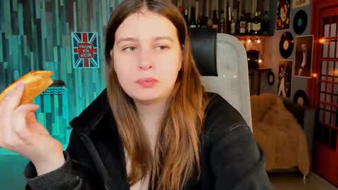 fiora online show from January 18, 7:04 am