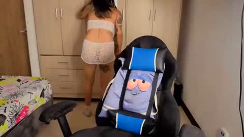 F I O R E L L A  online show from July 3, 1:50 pm