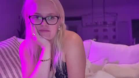 First Class Duchess online show from October 2, 3:33 am