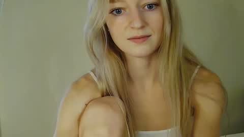 flowergirl online show from September 26, 6:05 pm