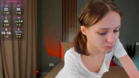 im Linda please give me thumbs up online show from December 20, 3:32 am