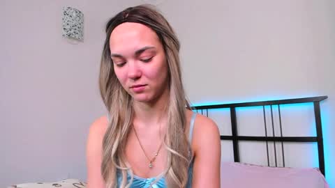 Flora online show from April 24, 12:30 pm