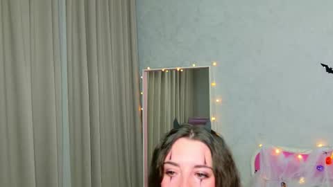 Lily online show from October 31, 1:29 am