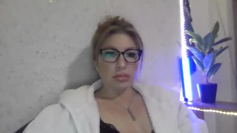 fox_red_lady7 online show from February 20, 6:13 pm