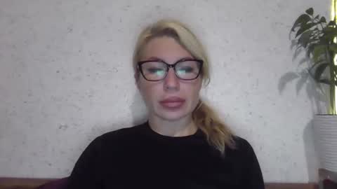 fox_red_lady7 online show from October 13, 7:05 pm