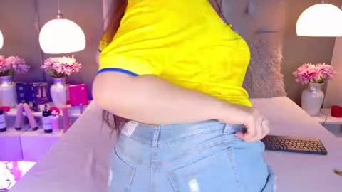 Foxie  online show from July 7, 2:20 pm