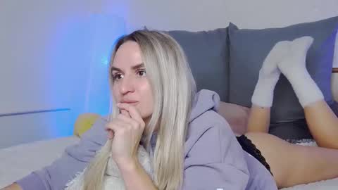 Foxy Kimmi online show from November 25, 6:37 am