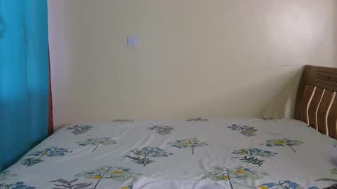 Nessa-Independent model online show from February 5, 10:30 am