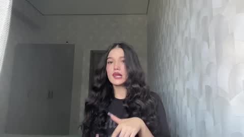 Mia online show from June 8, 5:08 am