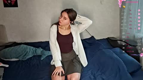 Mia online show from December 3, 11:12 am