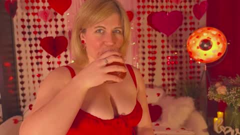 Louise or Lou 3 online show from February 14, 7:12 pm