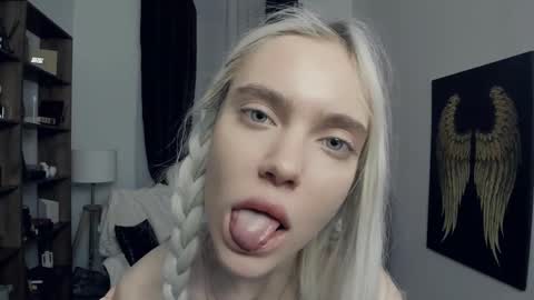 Freya online show from February 3, 2:53 am