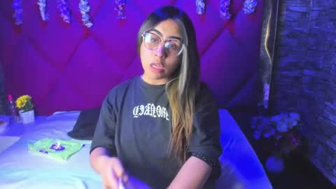 Freya online show from December 4, 3:31 am