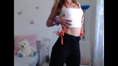 FreyaMuse online show from April 21, 9:16 am