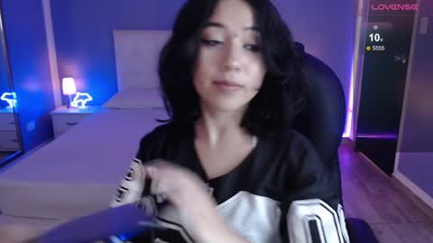 frida_lassi_ online show from January 13, 7:21 pm