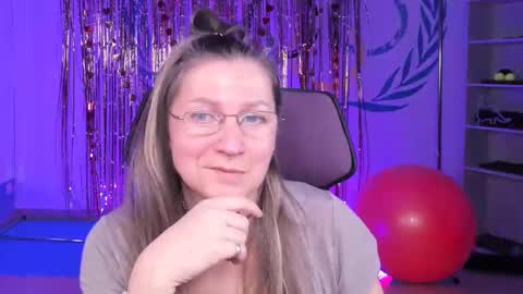 Frida Tander online show from February 23, 9:06 am