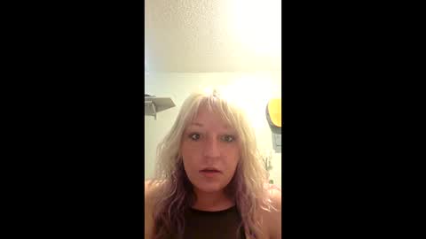 frostbitenfoxxx online show from May 24, 11:58 pm