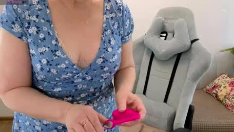 Ava online show from May 15, 10:40 am