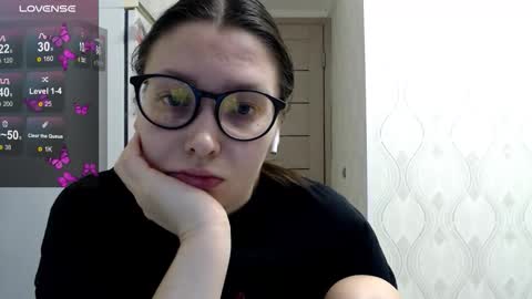 genev__ievee online show from March 17, 4:11 pm