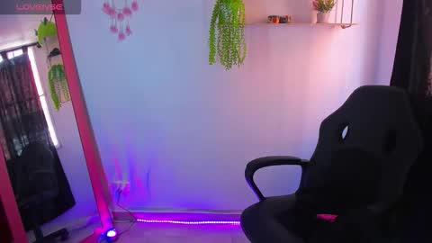 giaaaa   online show from November 18, 4:52 pm