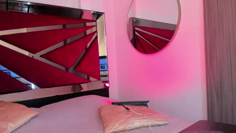 Gia  online show from December 2, 5:15 pm